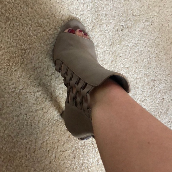 BCBGeneration Nude Heels - Picture 6 of 8